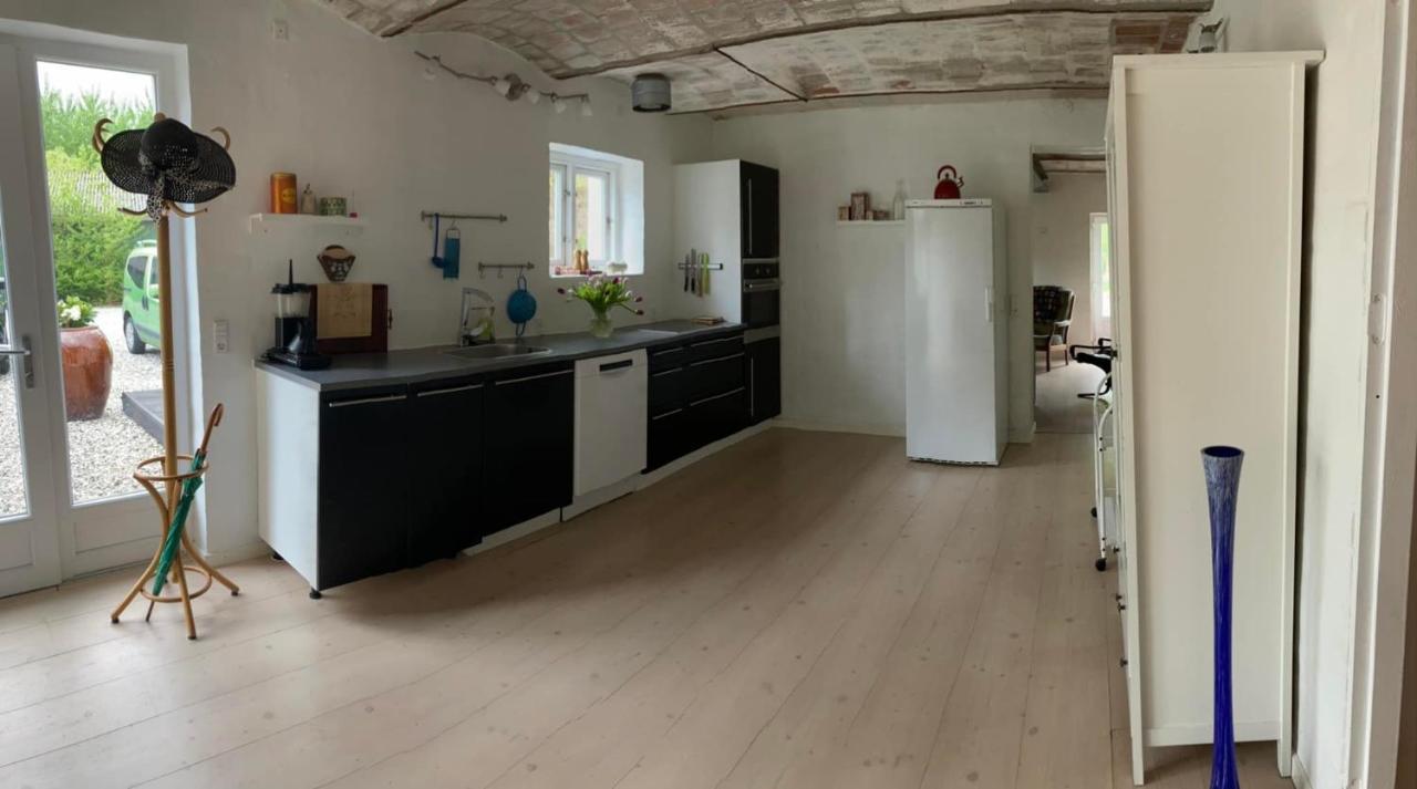 Under Regnbuen, Dit Fristed Pa Haervejen Them Exteriör bild